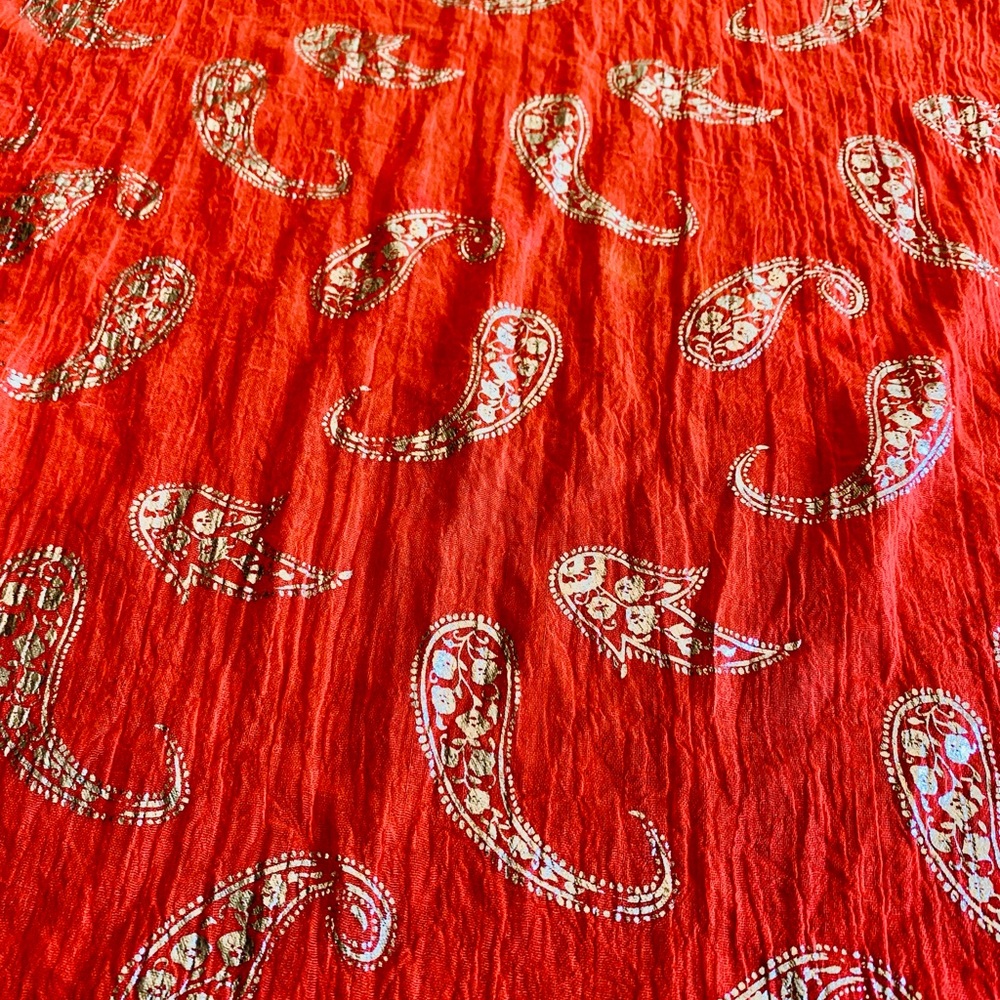 Vibrant coral silver paisley patterned Scarf shawl - Picture 2 of 6